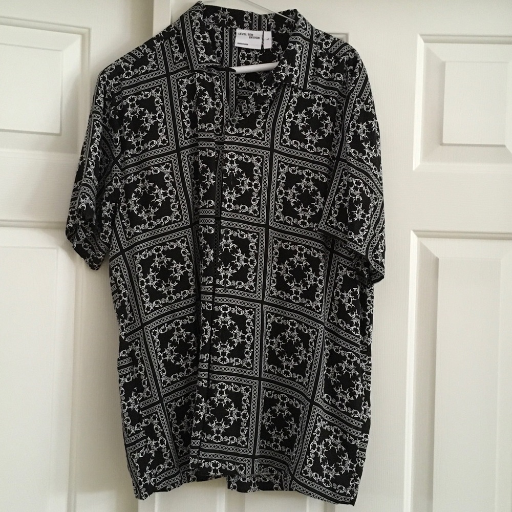 Casual Black & White Patterned Short-Sleeve Button-Down Shirt